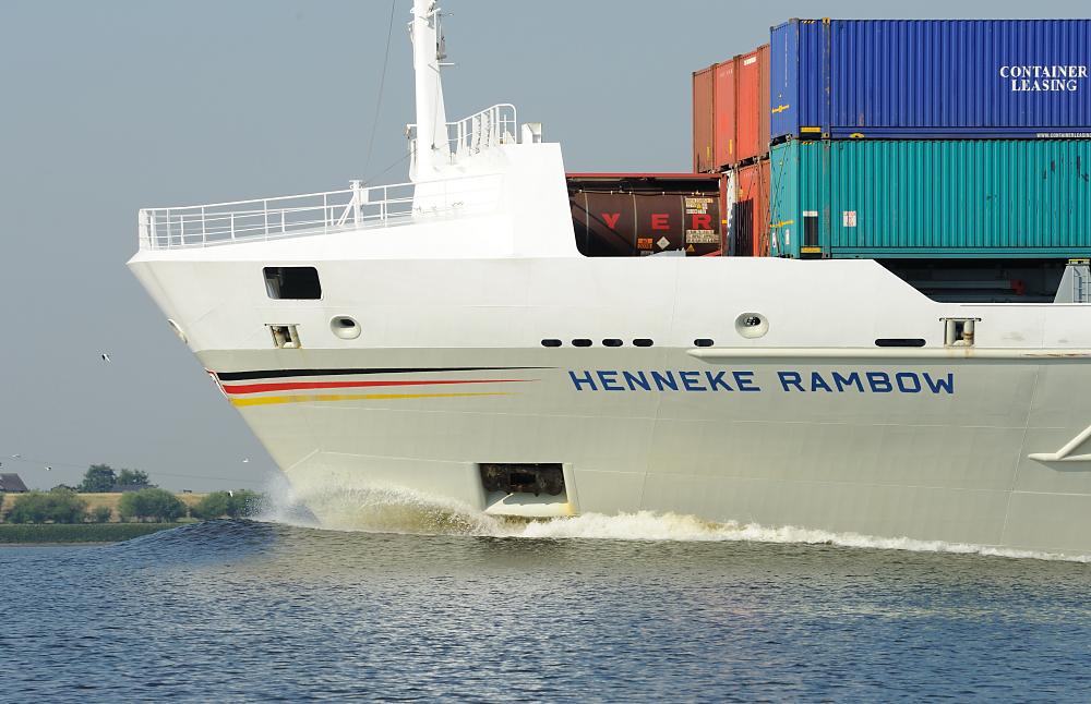 5514 Feeder Schiff HENNEKE RAMBOW Elbe vor Stade | Bilder von Schiffen im Hafen Hamburg und auf der Elbe